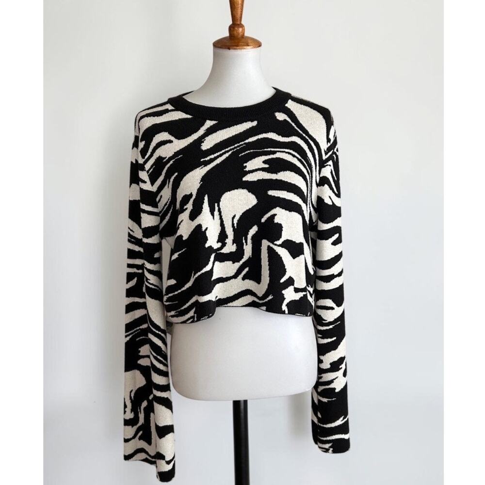 H&M Black White Zebra Print Cropped Sweater Bell Sleeve Size Large